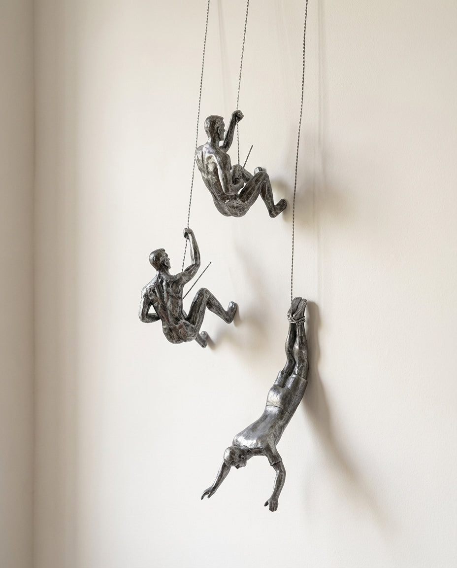 Klatrende figur vægkunst – 3-delt resinskulptursæt