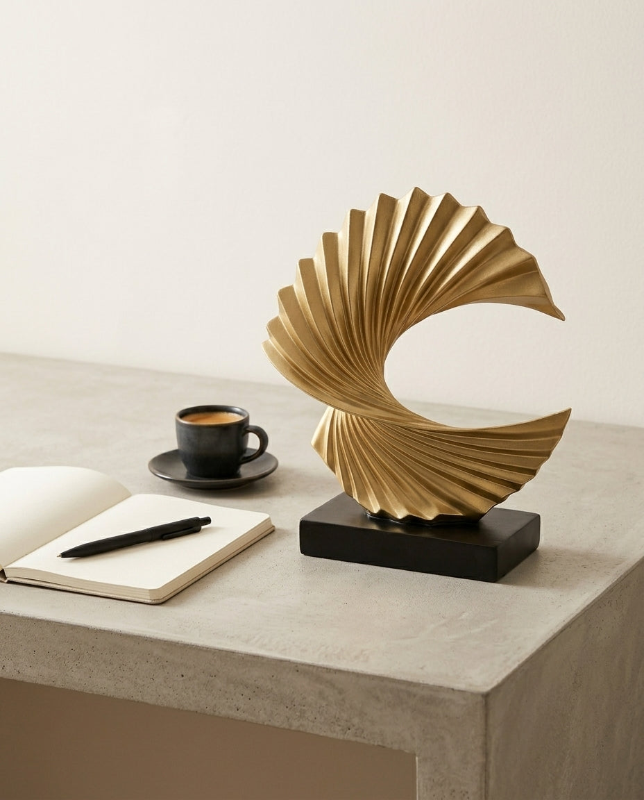 Halvmåneskulptur | Elegant bolig- og kontordekoration