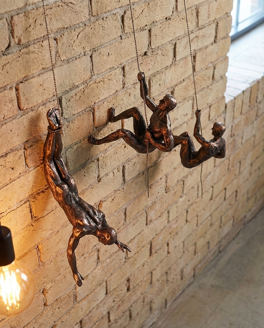 Klatrende figur vægkunst – 3-delt resinskulptursæt