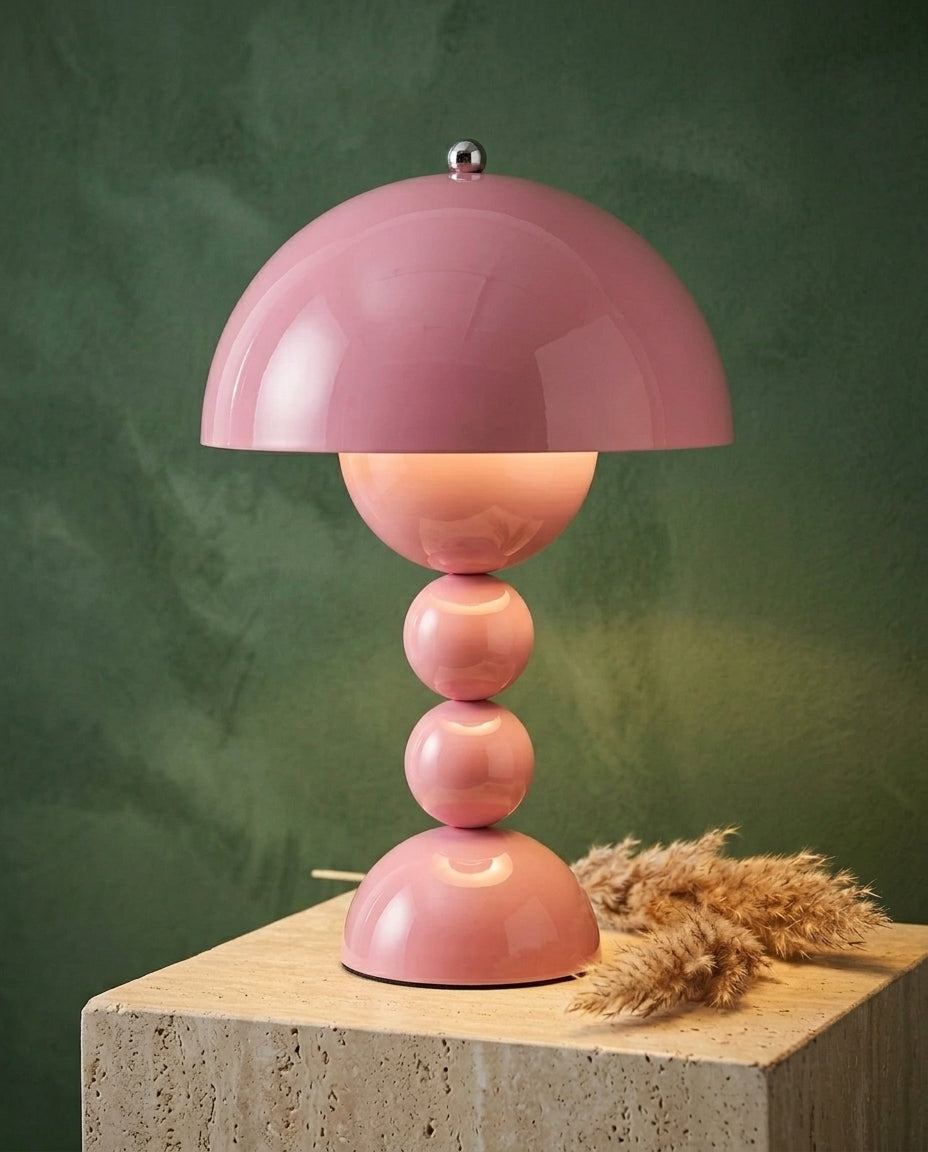 Skandinavisk bordlampe med gulddetaljer | Orb Glow