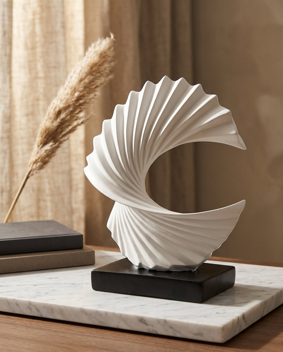 Halvmåneskulptur | Elegant bolig- og kontordekoration